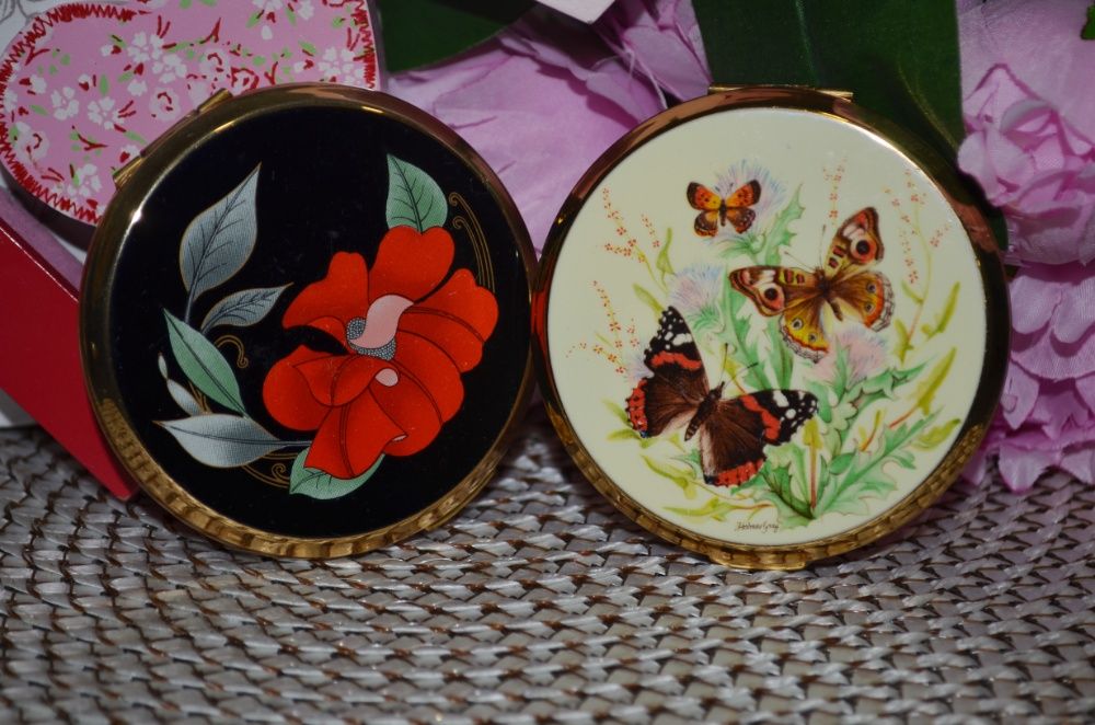 Винтажная пудреница с зеркальцем Vintage Compact by Stratton England