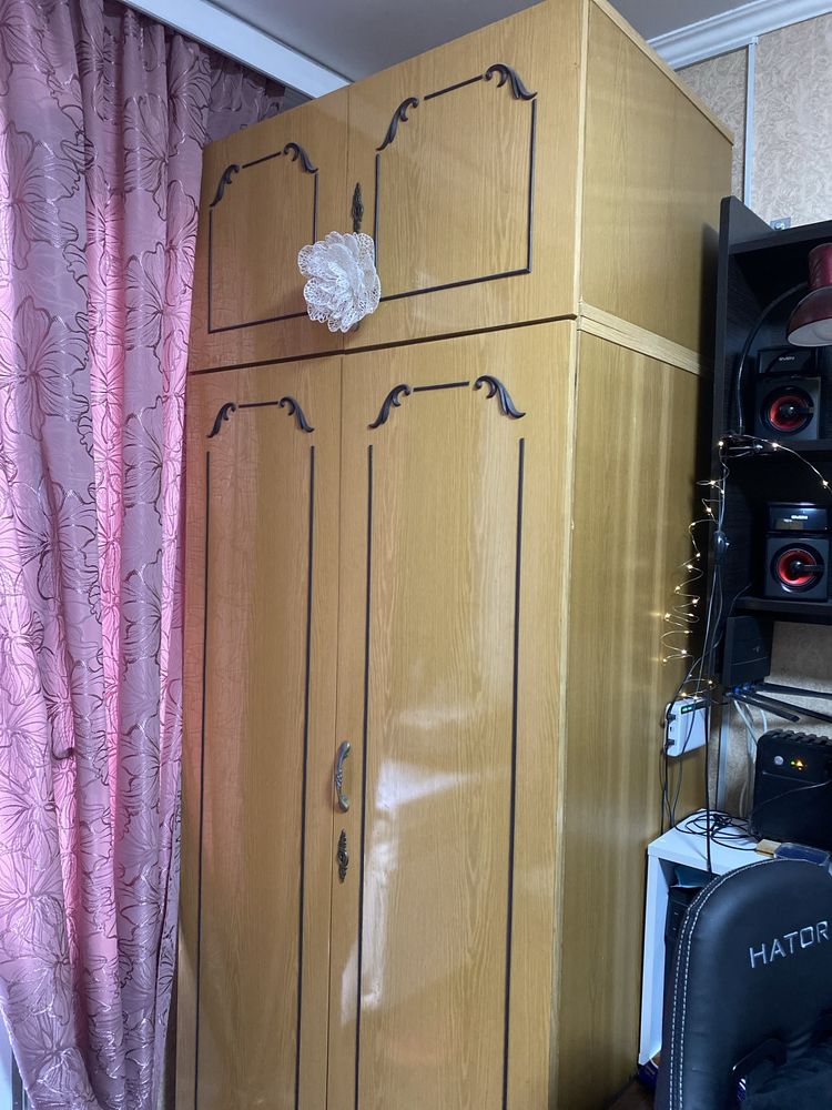 Два шкафа и трюмо