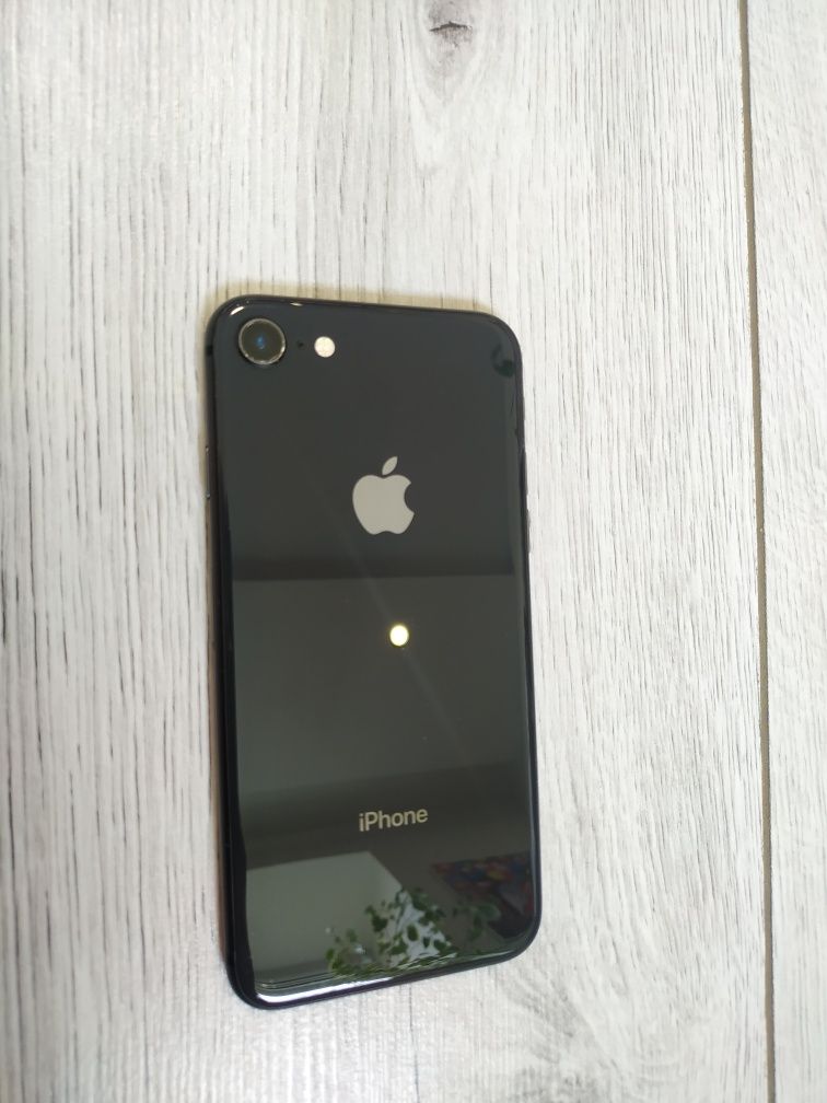 iPhone 8  64gb black - чорний айфон 8