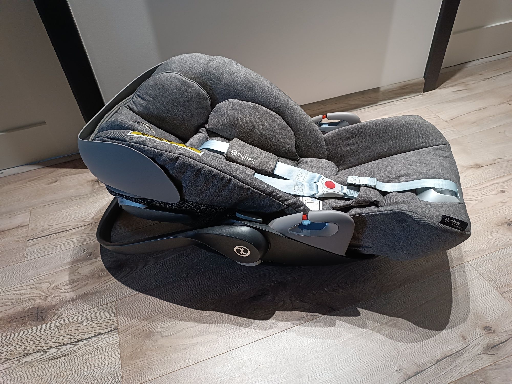 Cybex Cloud Z i-Size plus nosidełko fotelik