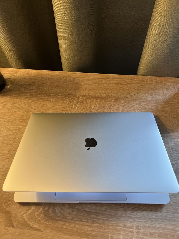 MacBook Pro “15 i9 2019