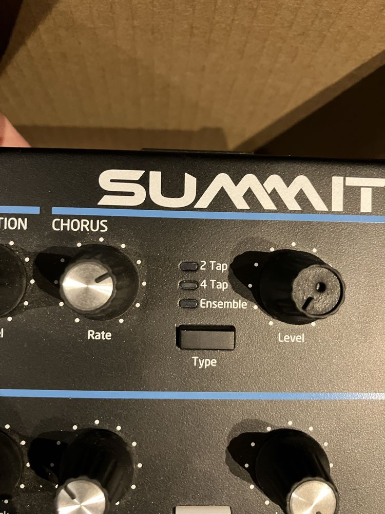 Novation Summit Syntezator + statyw