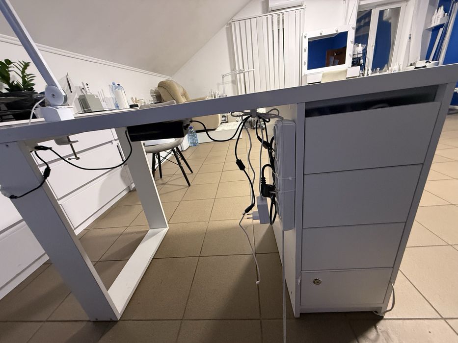 Продаю стіл для манікюру