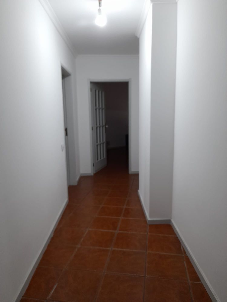Arrenda-se T2 recuado