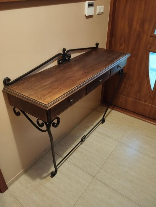 Piękna, kuta toaletka,konsola