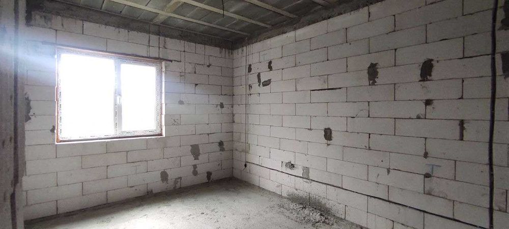 Коттедж з бомбоупорним дахом в Любимовке (Гуровщина) – 15 км от Киева!