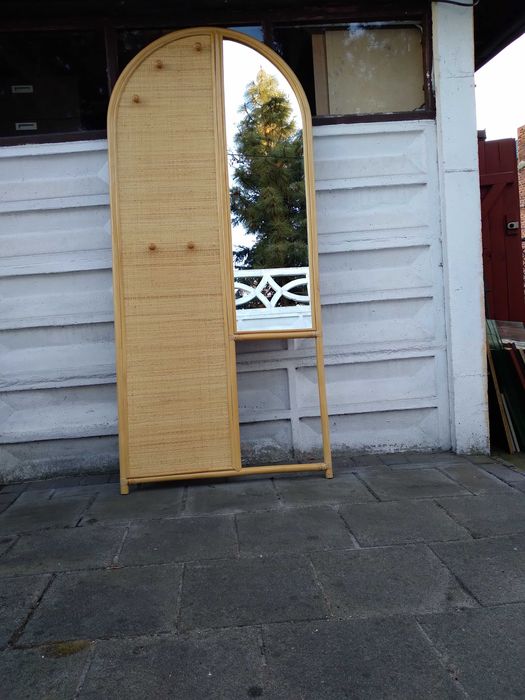 Rattanowy wieszak z lustrem