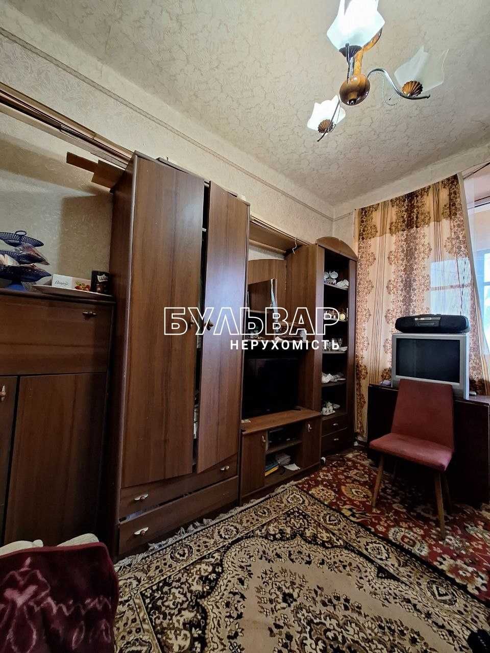 Продам гостинку, м. им.Масельского, по адресу Библика, 1