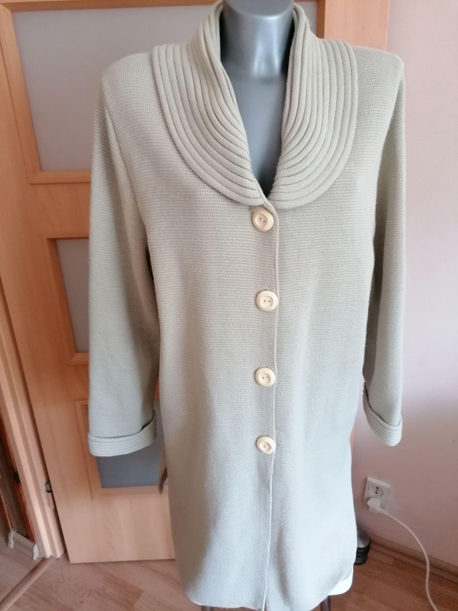 Sweterkowy płaszcz  beżowo-groszkowy polski produkt XL