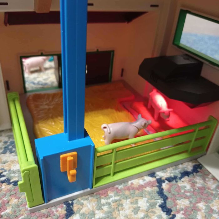 Duże gospodarstwo rolne z silosem Playmobil 70132