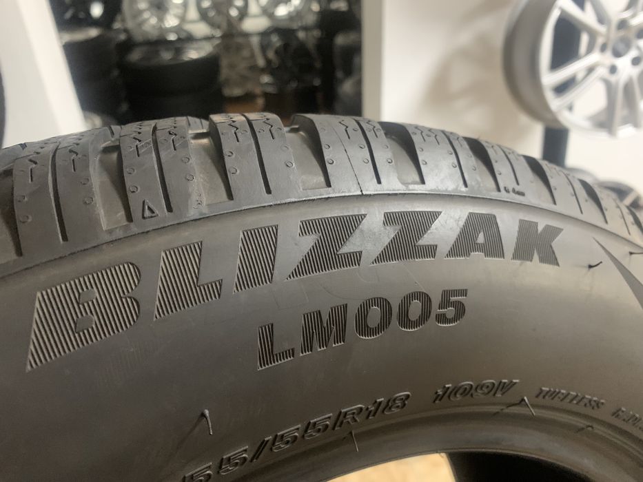 255/55/18 109V Bridgestone BLIZZAK LM005