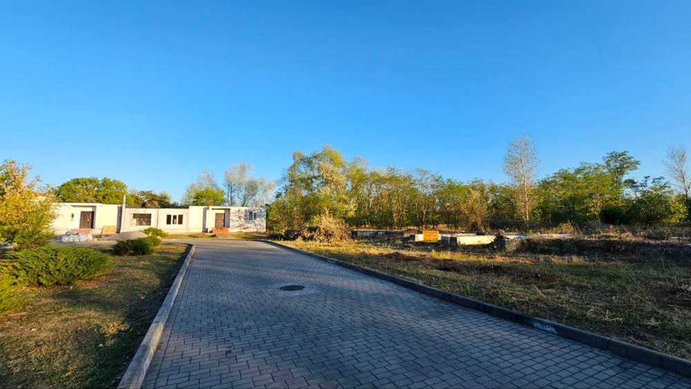 Продам участок 5.5 соток коттеджный городок