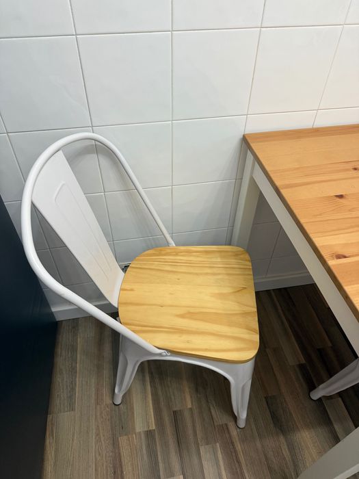 Conjunto mesa + 4 cadeiras