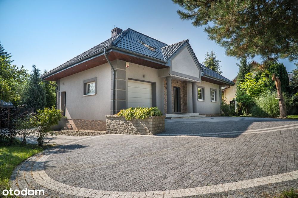 Dom jednorodzinny w willowej dzielnicy Redy