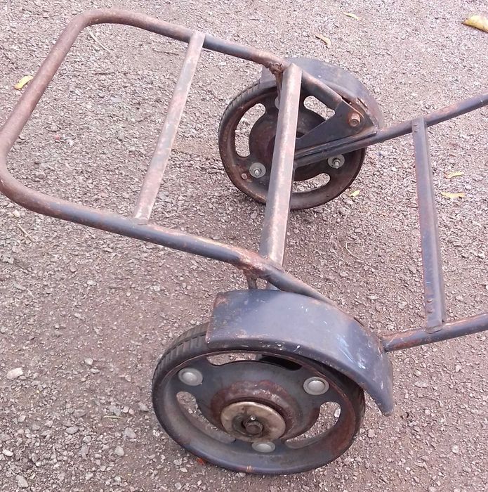 Кравчучка (візок-тележка) часів СРСР.