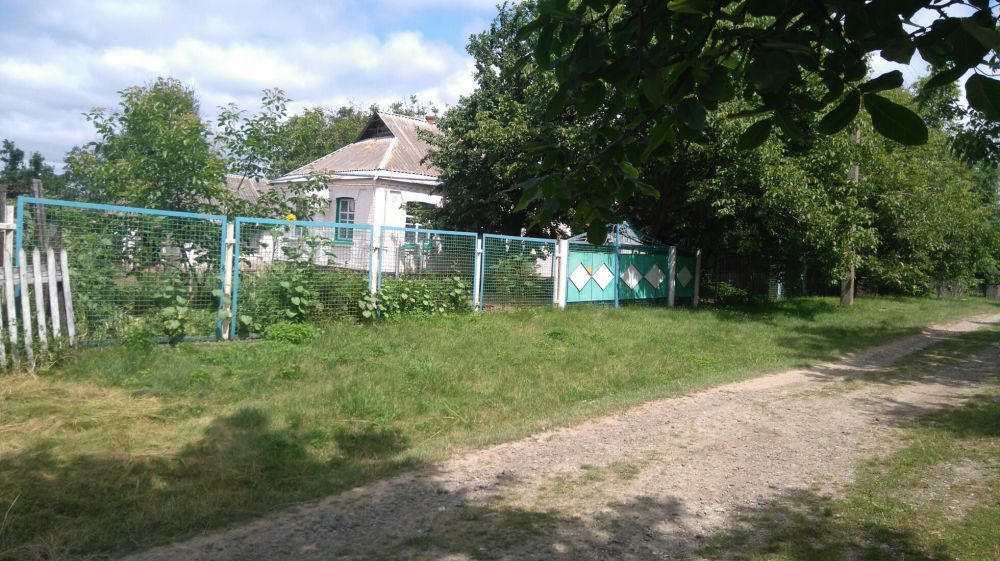 Зручний будинок у тихій місцевості.