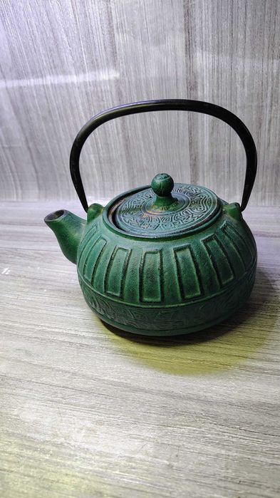 Żeliwny czajnik zaparzacz do herbaty