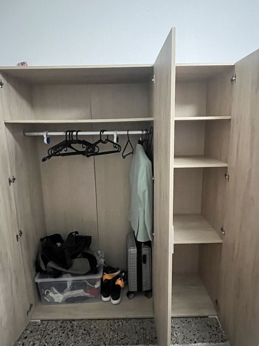 Guarda roupa semi-novo