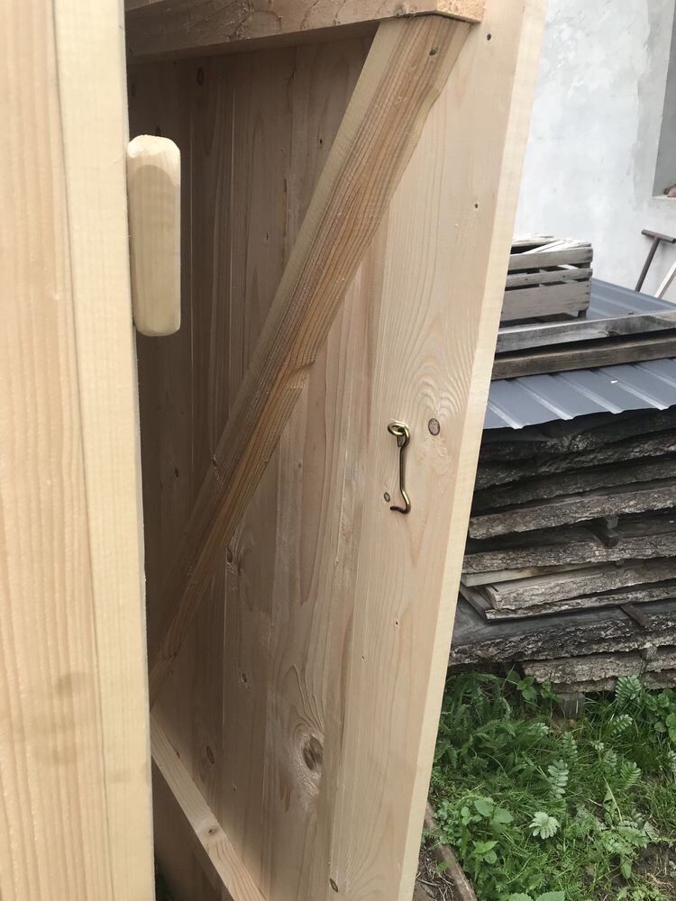 Туалет деревяний вуличний