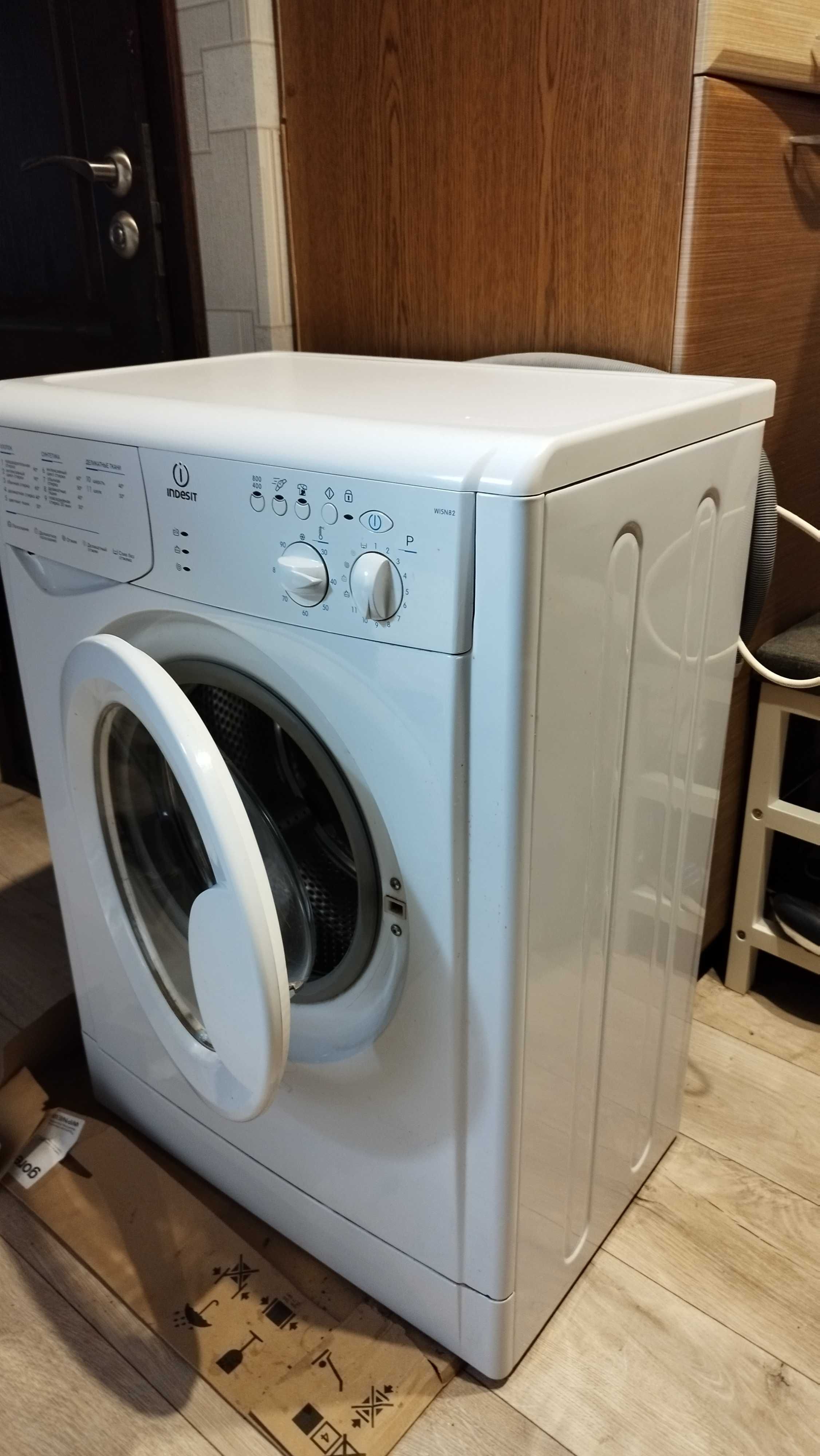 Продам пральну машину Indesit WISN 82 2500грн.