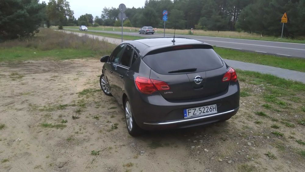 Astra 1,4, bardzo mały przebieg, technicznie igła