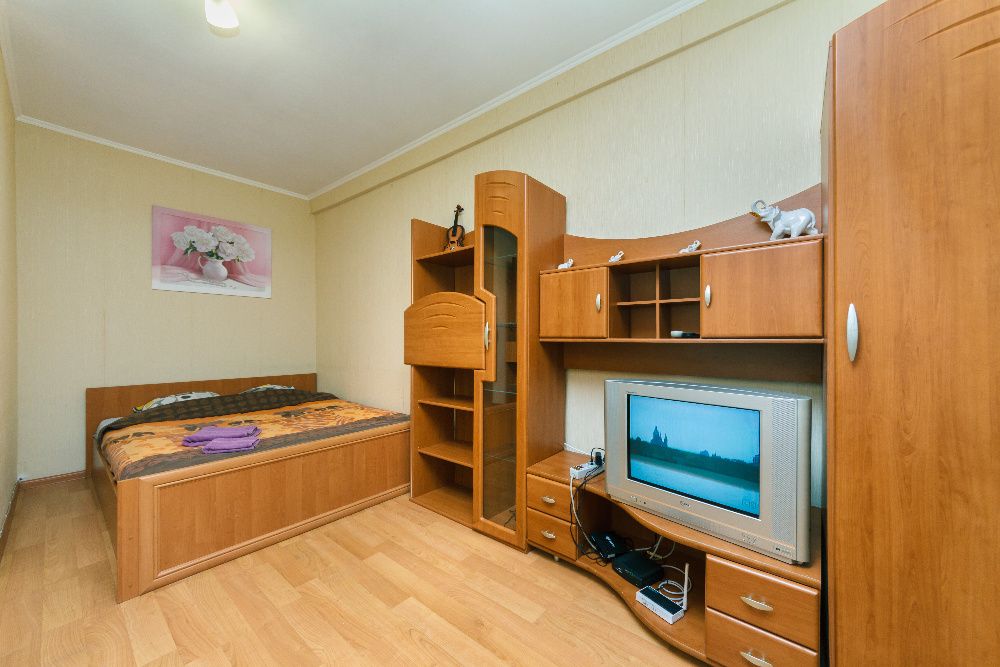 1 к.  подобово, метро Лівобережна 7 хвилин ходьби