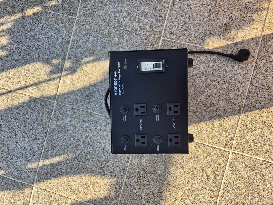 Conversor de voltagem US