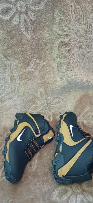 Nowe zimowe buty męskie