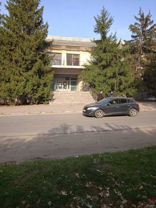 ПРОДАЄТЬСЯ будівля у Новій Одесі у самому ЦЕНТРІ міста.