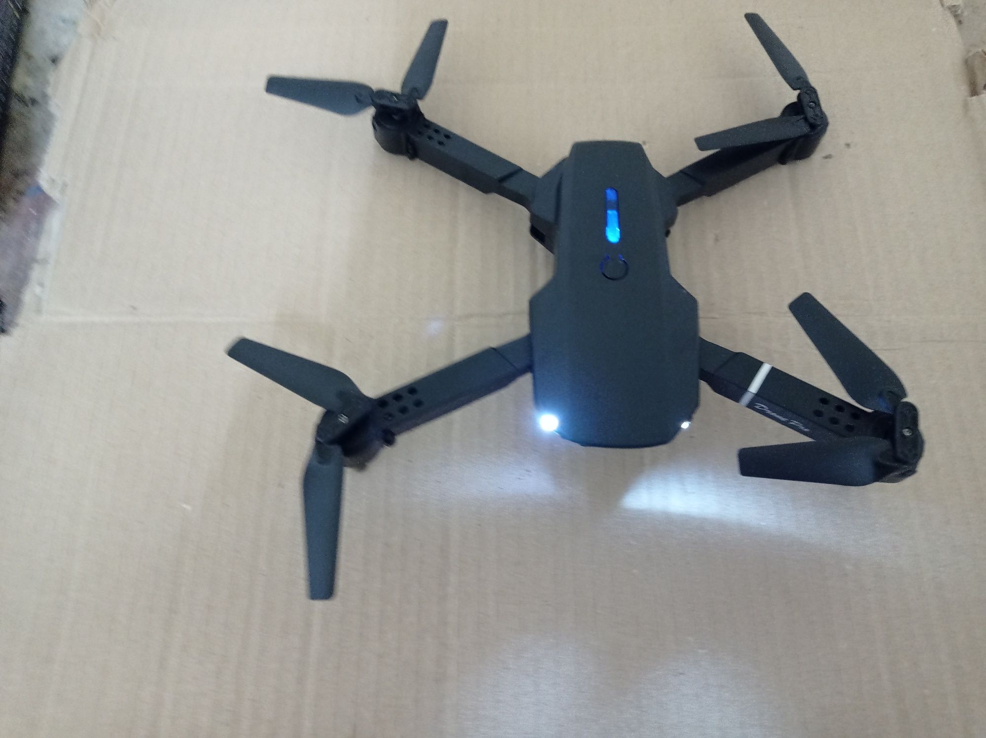 Drone E88 Pro novo,com controle avariado