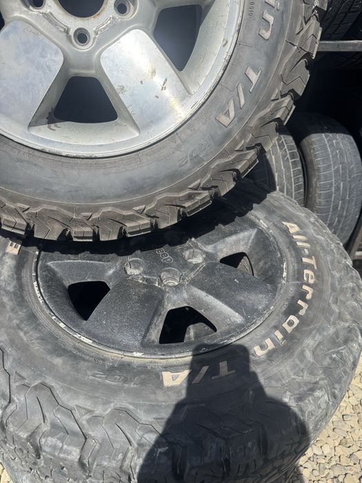Диски з шинами Jeep Cherokee BF Goodrich 245/70 R17 5x114.3 AllTerrain