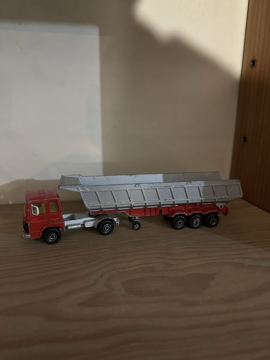 Camião antigo Renault da majorette