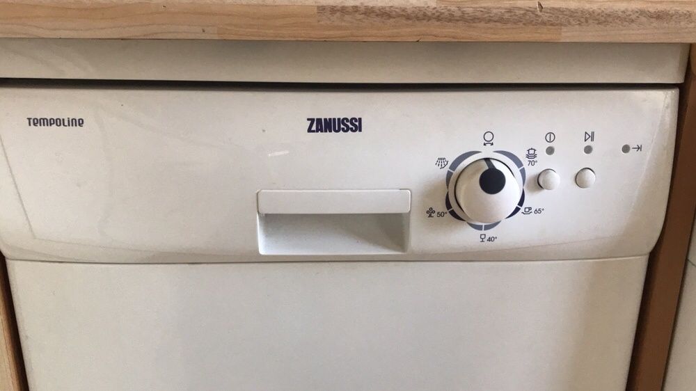 Посудомийочна машина Zanussi