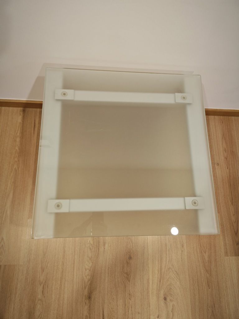 Mesa de apoio com tampo em vidro