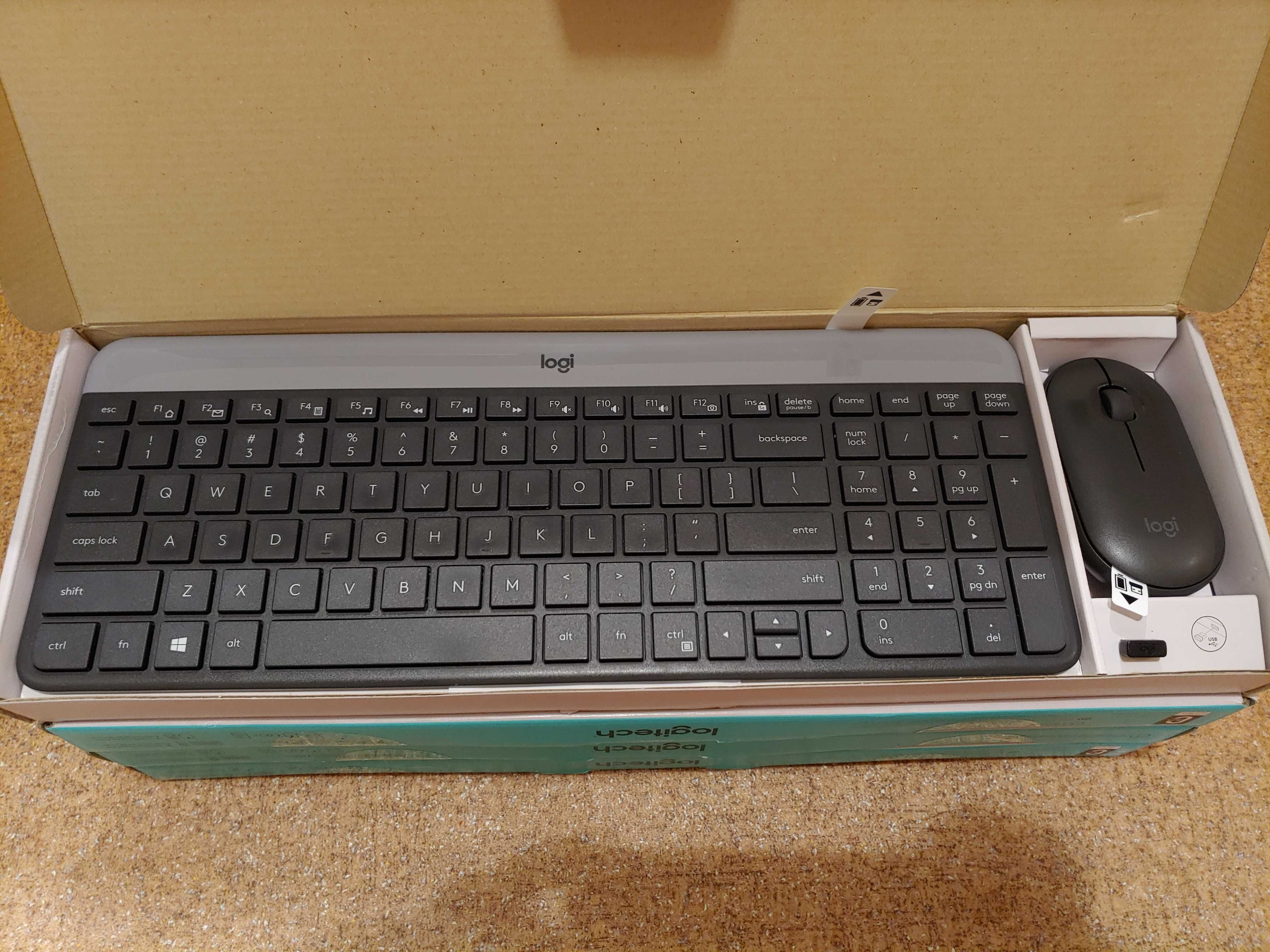 Беспроводные клавиатура и мышка Logitech Slim Combo MK470