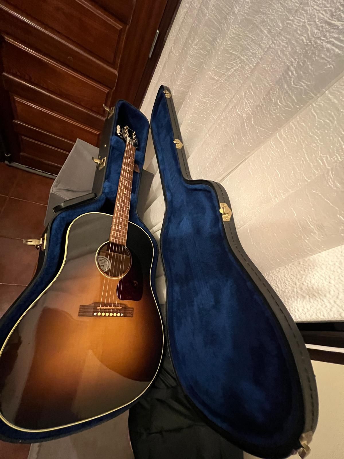 Gibson j-45 Standard