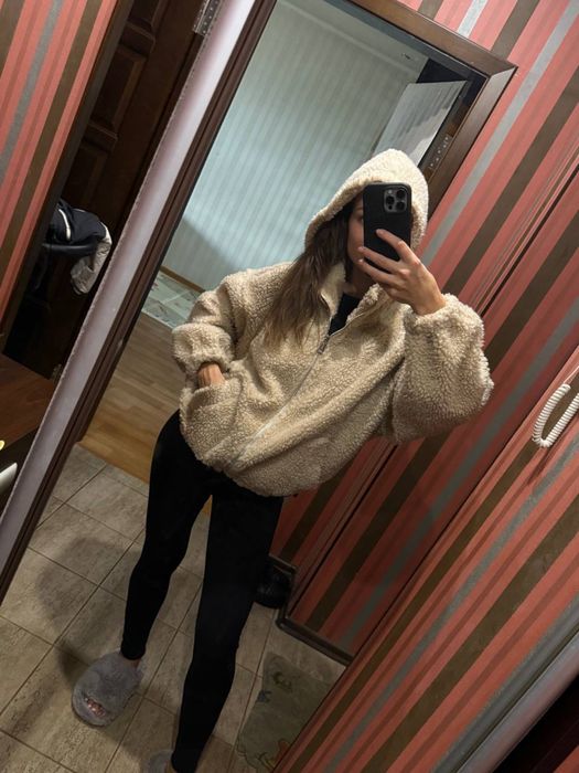 Куртка бомбер шубка PrettyLittlething
