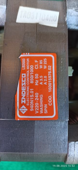 Продам мотор  с катушкой тахогенератора  от стиральной машины  Indesit