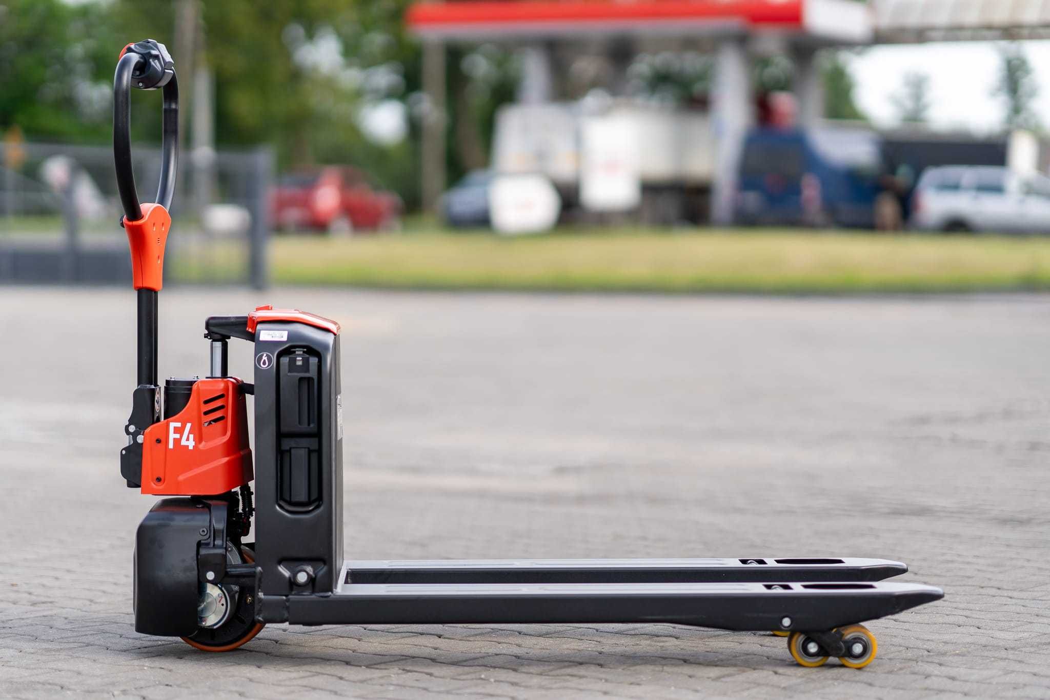 NOWY Paleciak F4 1500 kg wózek paletowy elektryczny Li-lion 20 Ah FV