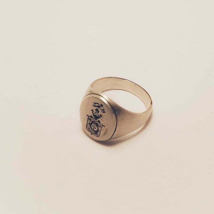 Srebrrny sygnet z herbem Jastrzębiec