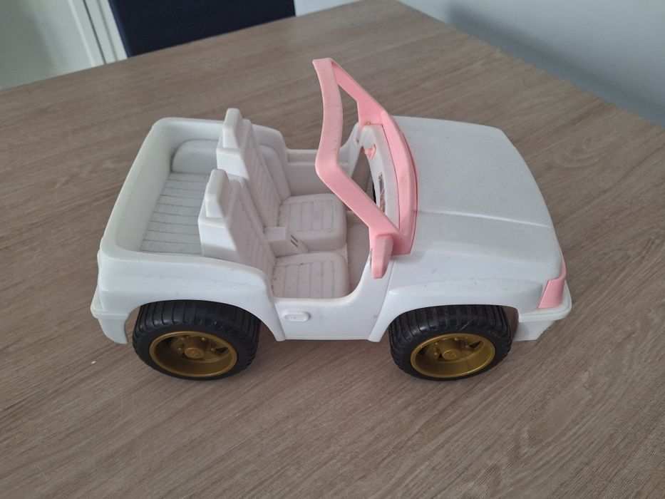 Auto dla lalki barbie