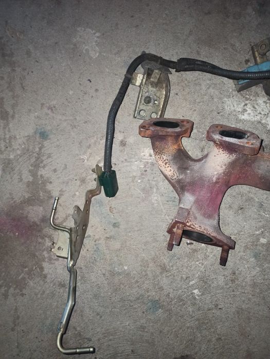 Выпускной коллектор и клапан EGR, Nissan Maxima a33, vq20de