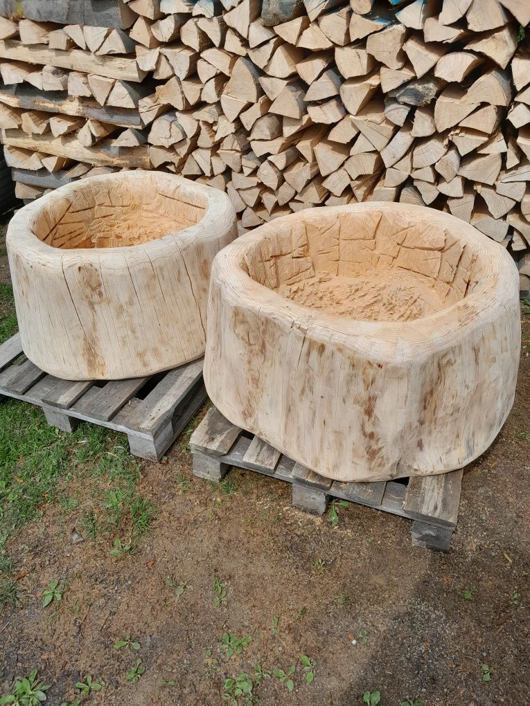 Duże donice z drewna