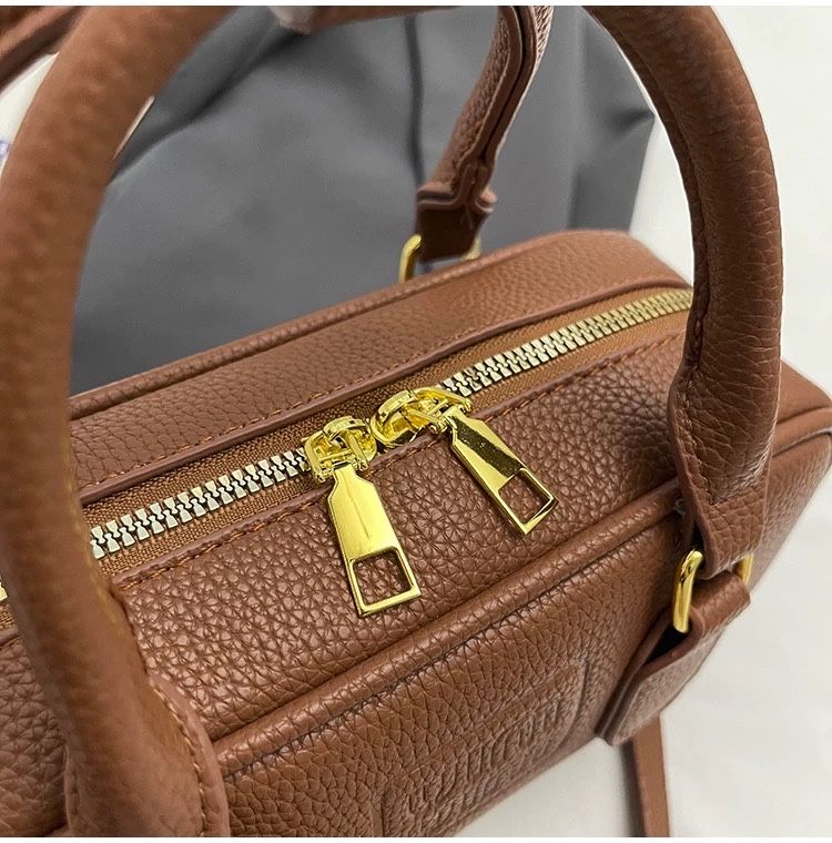 Вінтажна жіноча шкіряна сумка Miu Miu Leather Bag сумочка багет бежева