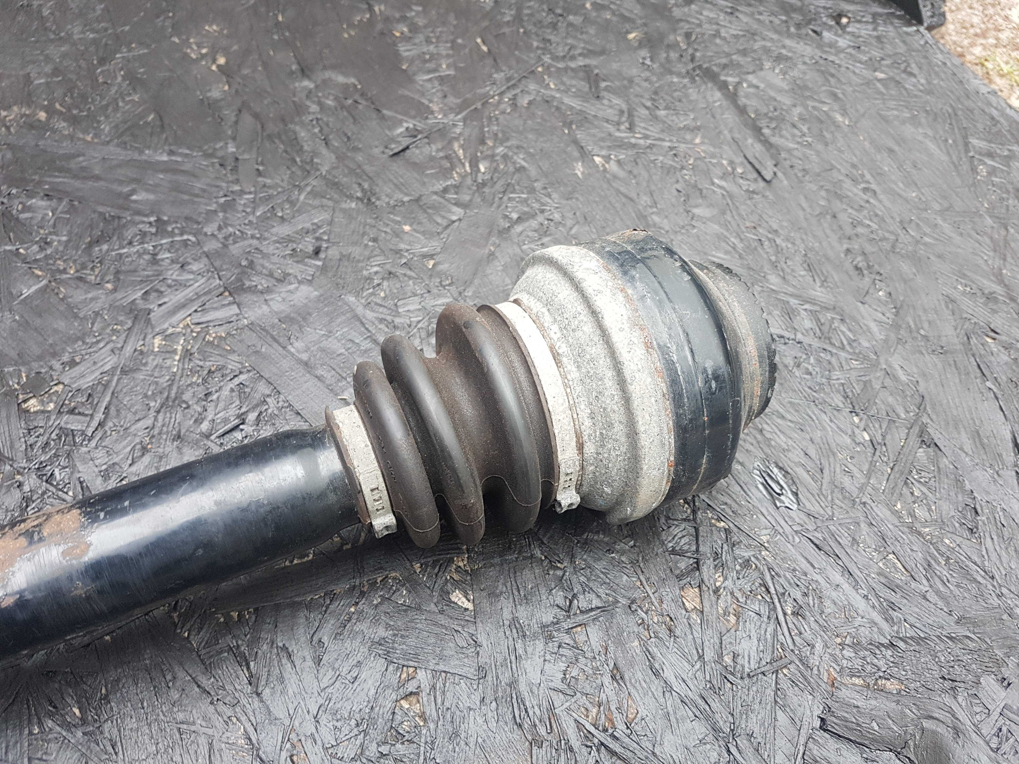 Półoś tył prawa BMW M5 F10 M6 F06 F12 F13 ori BMW