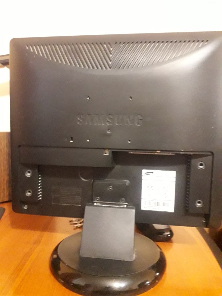 Монитор Samsung 19"