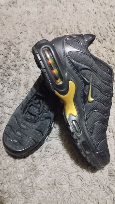 3 pares de Ténis Nike Novos