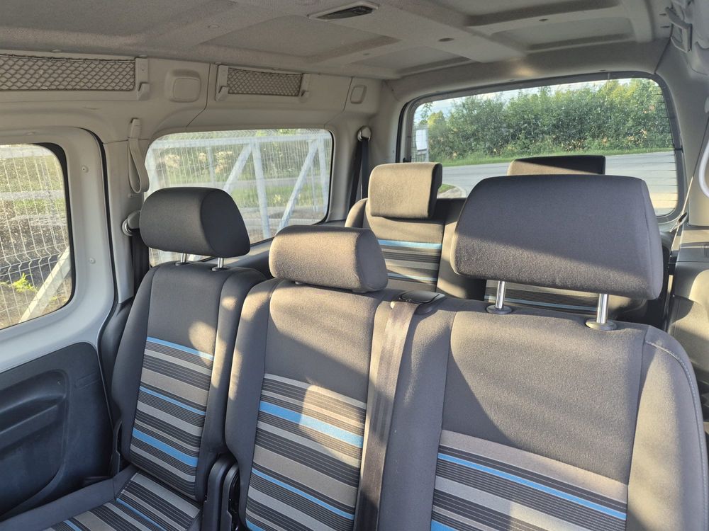 VW Caddy 1.6 TDI MAXI, 113 tys km, 7-osobowy, hak