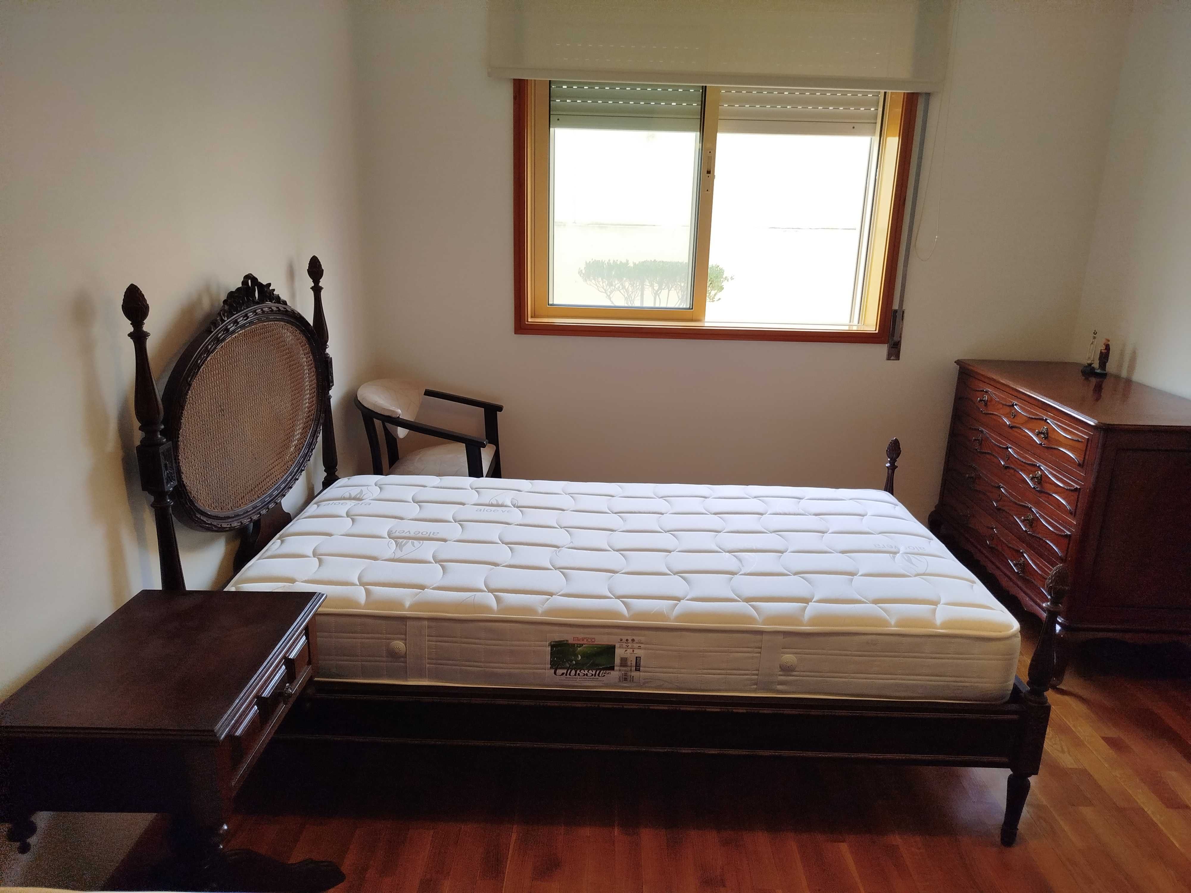 Cama de solteiro + Colchão Novo