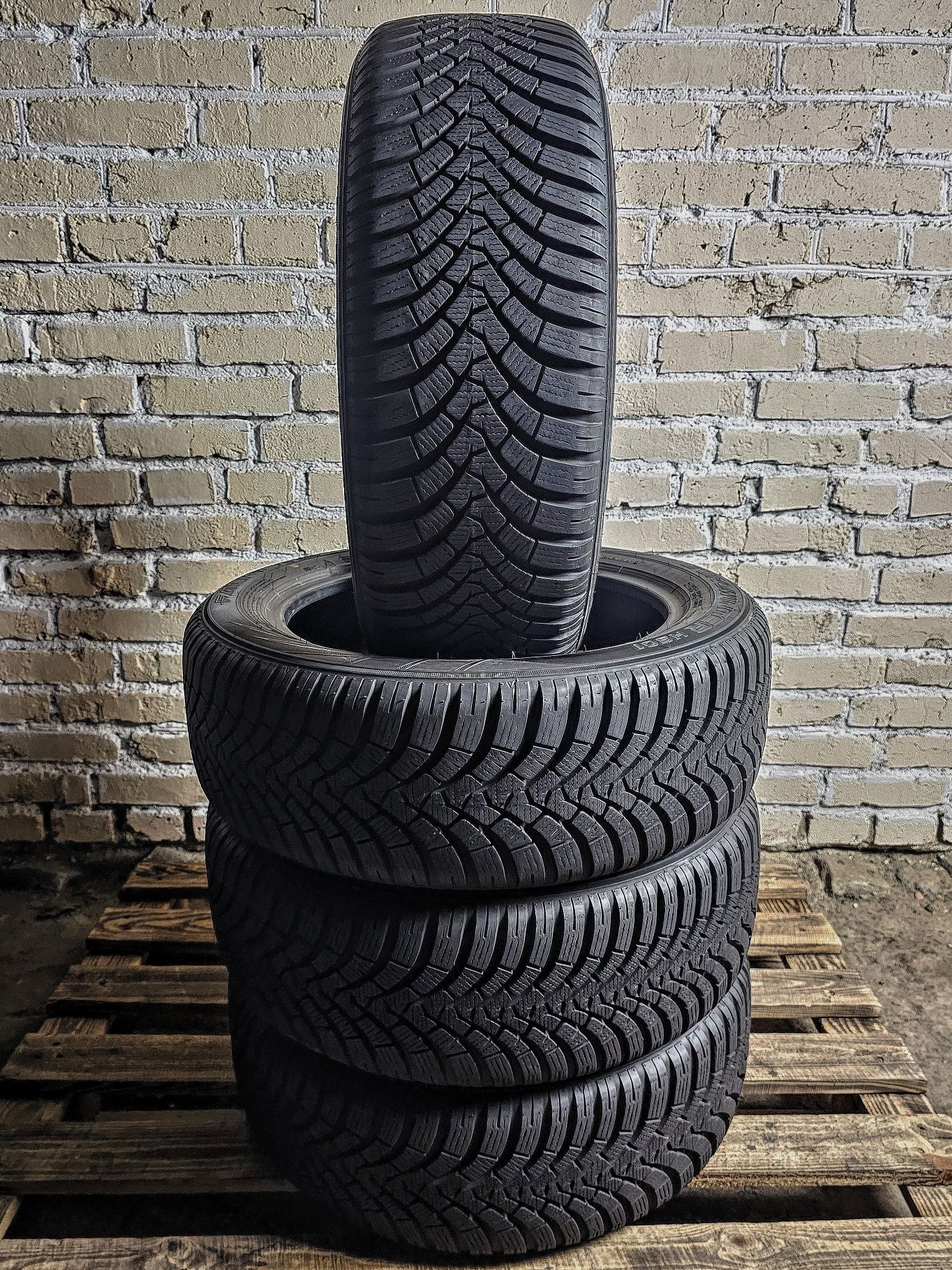 Зимові 205/55r17 Falken | 9mm | 2024 | Стан нових | Turkey | Преміум